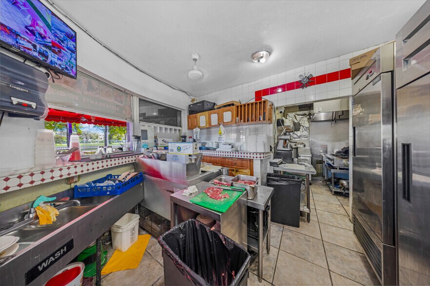 More Photos Of 2692 Palm Ave, Hialeah Auto Repair For Sale