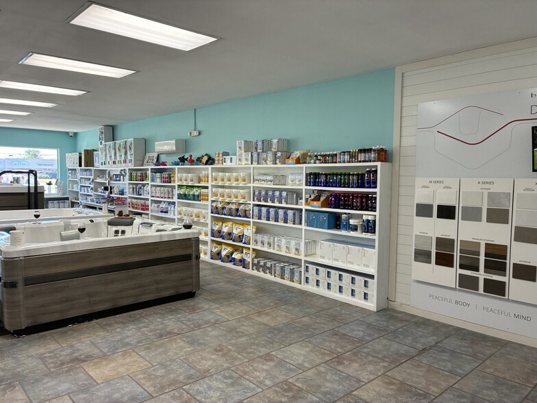 More Photos Of 3480 Gulf Breeze Pky, Gulf Breeze General Retail For Sale