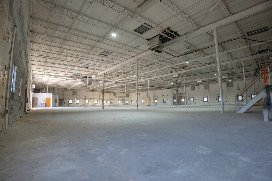 More Photos Of 2140 W Washington St, Orlando Distribution For Sale