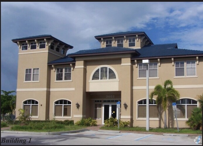 More Photos Of 3602 Colonial Ct, Fort Myers Office For Lease
