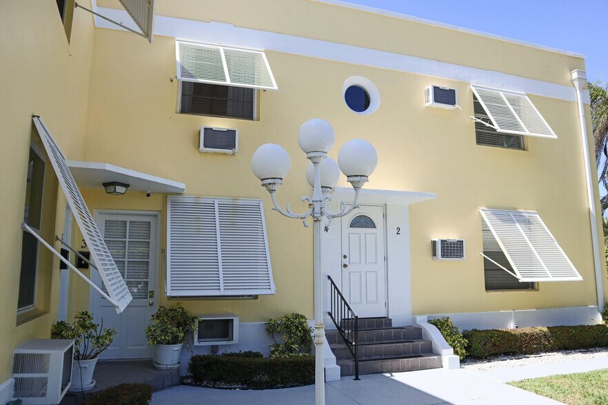 More Photos Of 172 N County Rd, Palm Beach Apartments For Sale