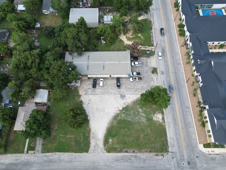 More Photos Of 1413 W San Antonio St, New Braunfels Freestanding For Sale
