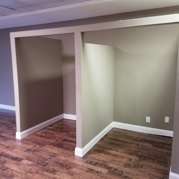 More Photos Of 1358-1360 Willis Ave, Albertson Freestanding For Sale