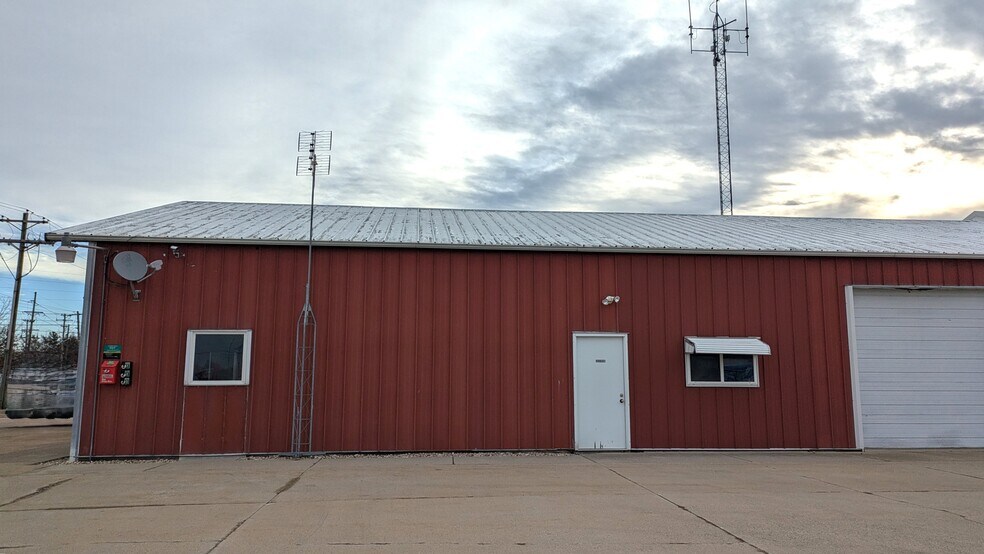 More Photos Of 2503 General Electric Rd, Bloomington Flex For Sale