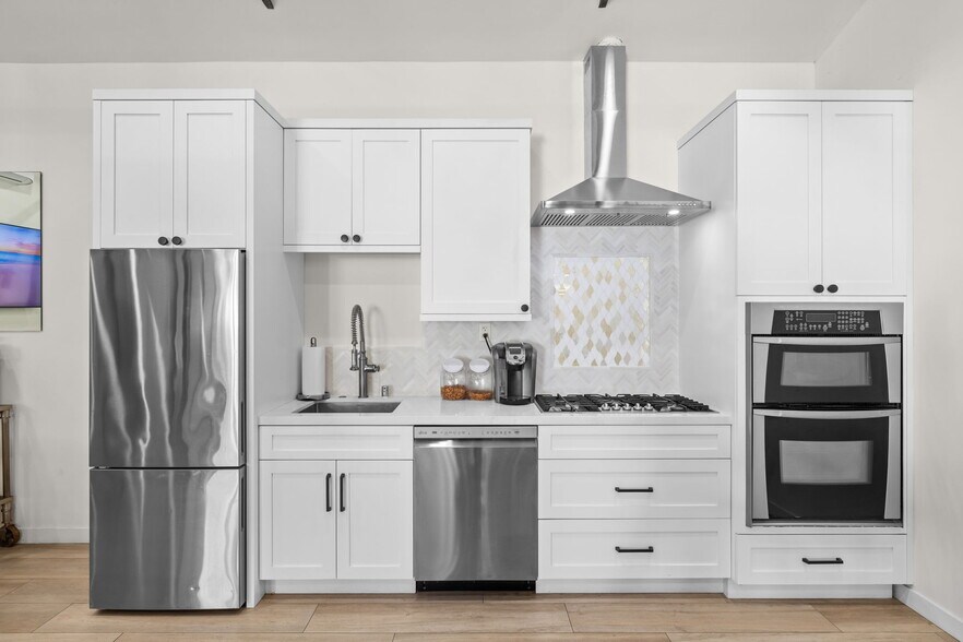 More Photos Of 133 Sunnyway Dr, Ventura Warehouse For Lease