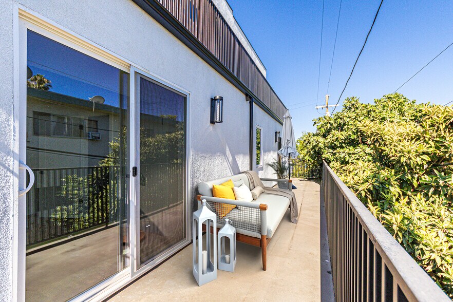 More Photos Of 5436 Romaine St, Los Angeles Apartments For Sale