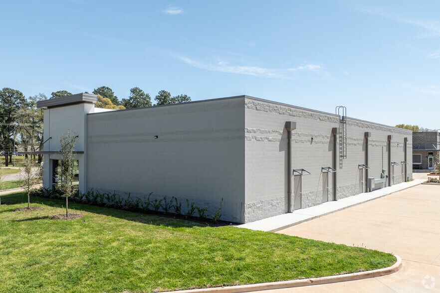 More Photos Of 75 Executive Retail - TBD, Conroe Storefront Retail Office For Lease