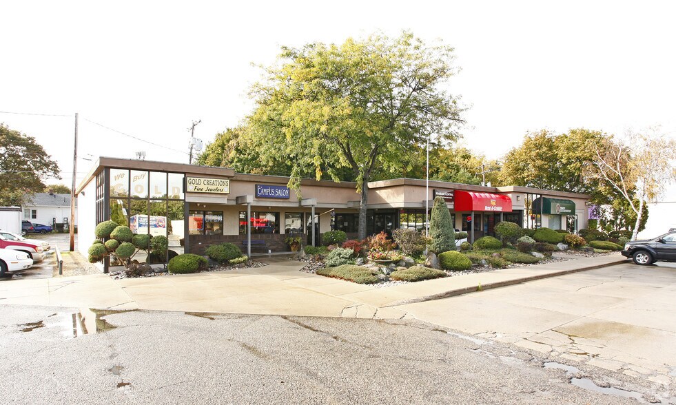 More Photos Of 1028 S Mission St, Mount Pleasant General Retail For Sale