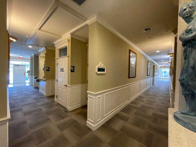 More Photos Of 8830 S Tamiami Trl, Sarasota Office For Lease