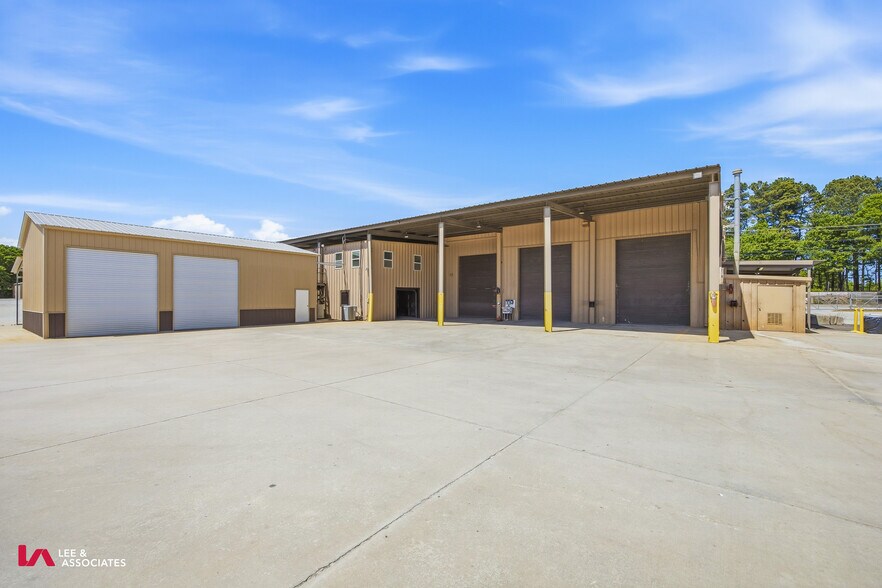 More Photos Of 1364 Candler Rd, Gainesville Truck Terminal For Lease