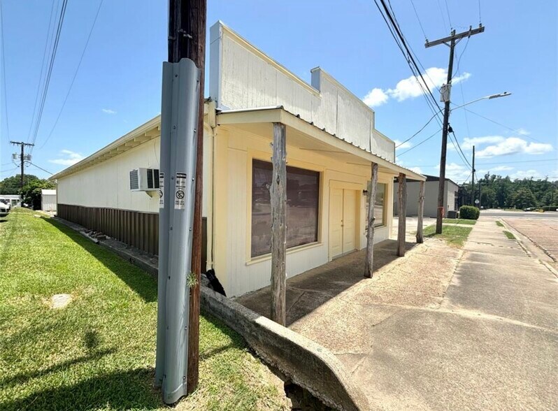 More Photos Of 110 N Zavalla St, Jasper Showroom For Sale