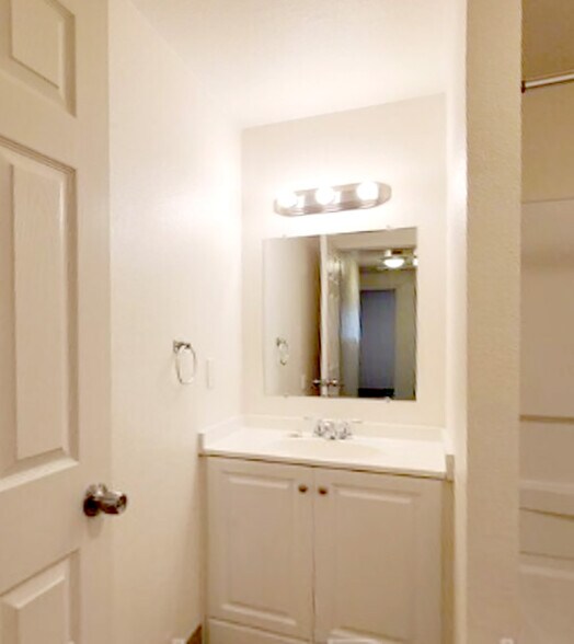 More Photos Of 1267 SE Holman Ave, Dallas Apartments For Sale