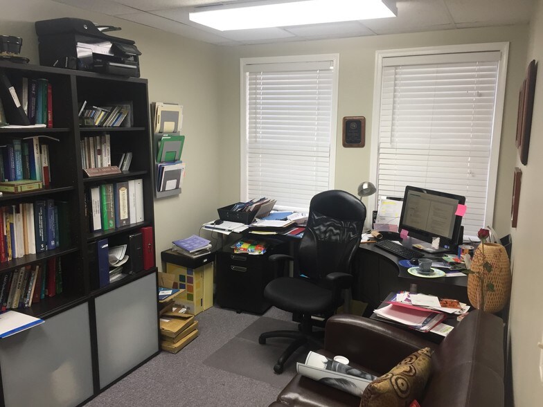 More Photos Of 8607-8609 2nd Ave, Silver Spring Medical For Sale