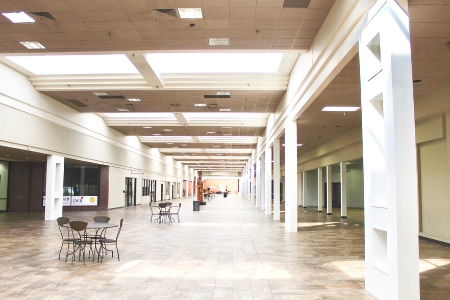 More Photos Of 5600 Brainerd Rd, Chattanooga Unknown For Lease