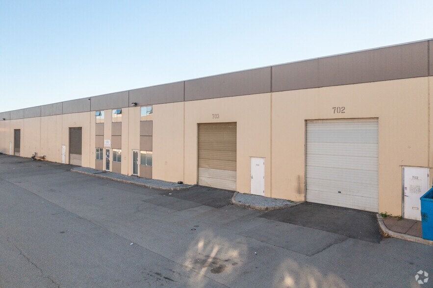 More Photos Of 5830 Byrne Rd, Burnaby Unknown For Lease