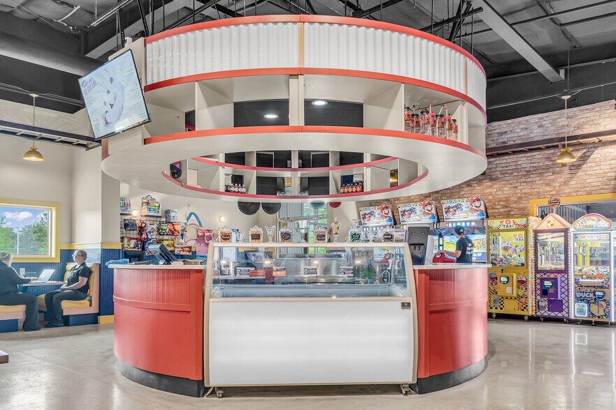 More Photos Of 2502 Highway 87, Navarre Specialty For Sale