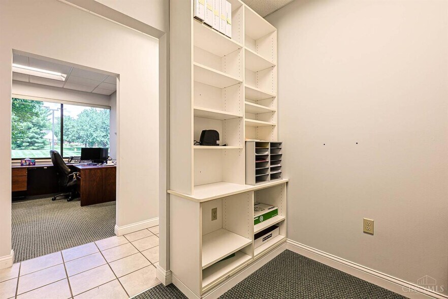 More Photos Of 5630 Bridgetown Rd, Cincinnati Office For Sale
