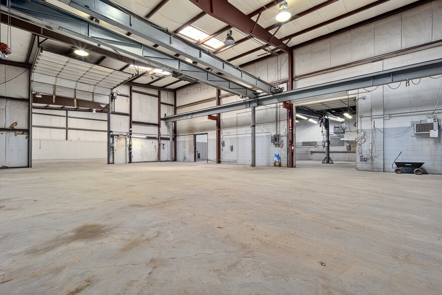 More Photos Of 6209 S Shields Blvd, Oklahoma City Manufacturing For Sale