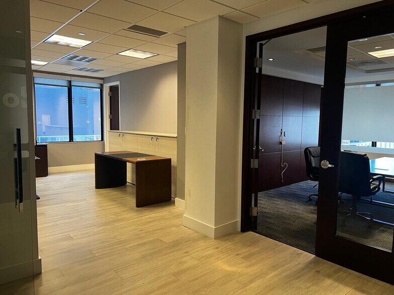 More Photos Of 1000 Brickell Ave, Miami Office For Sale