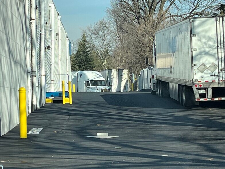 More Photos Of 65 River St, New Rochelle Showroom For Lease