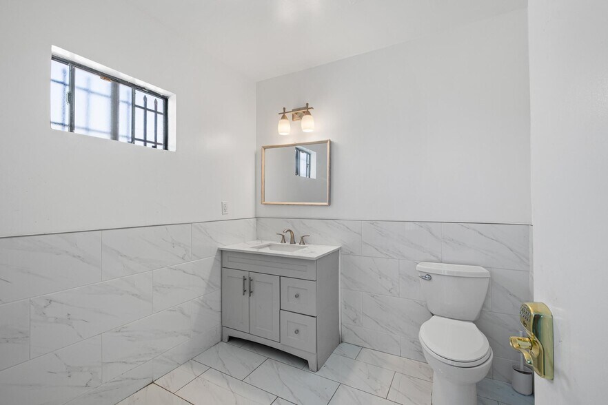 More Photos Of 18750 Crenshaw Blvd, Torrance General Retail For Sale