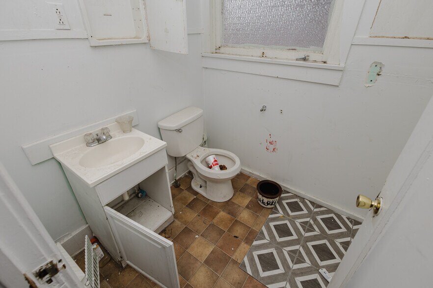 More Photos Of 123 E Madison Ave, Arkansas City Apartments For Sale