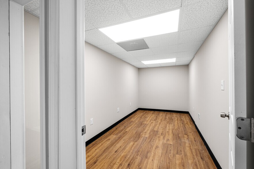 More Photos Of 2615 Sandy Plains Rd, Marietta Medical For Sale