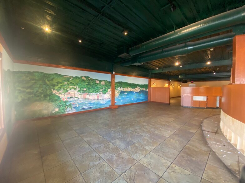 More Photos Of 3504 Highway 365, Nederland General Retail For Lease