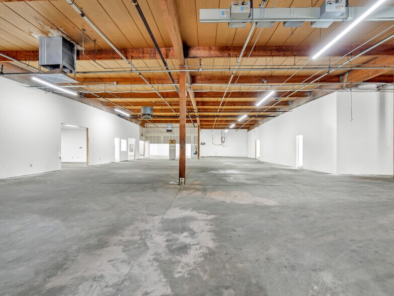 More Photos Of 5645 E Clinton Ave, Fresno Manufacturing For Lease