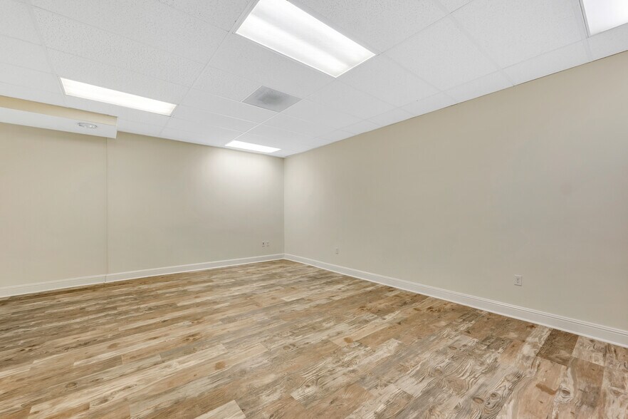 More Photos Of 2360-2364 E Ventura Blvd, Camarillo Storefront For Lease