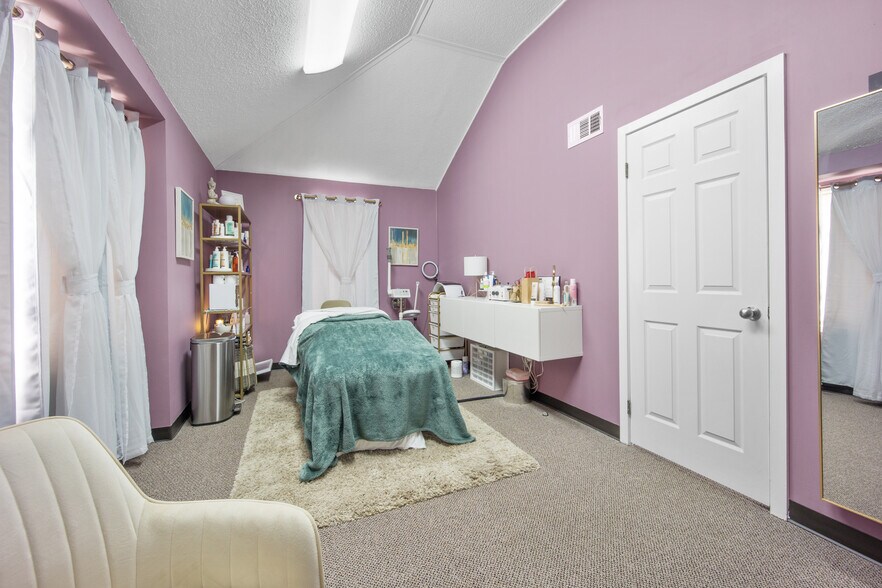 More Photos Of 538 Street Rd, Southampton Office For Lease