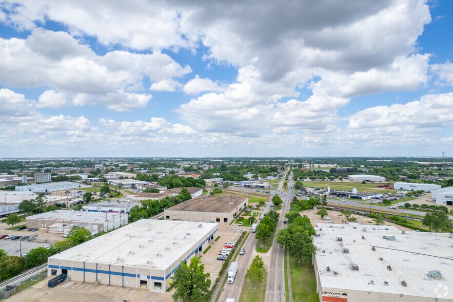 More Photos Of 4949 Blalock Rd, Houston Warehouse For Lease