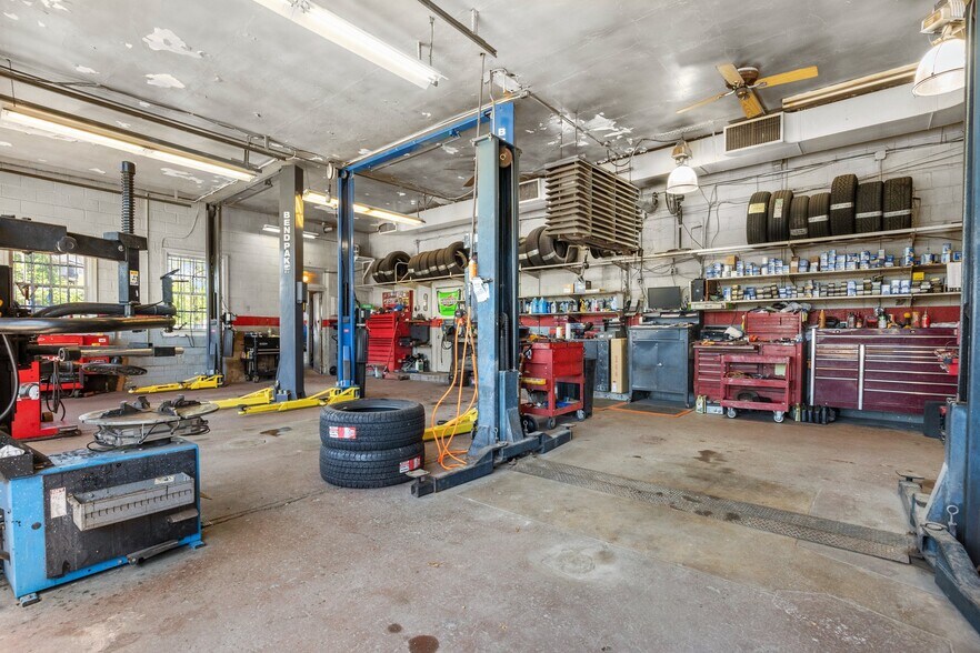 More Photos Of 2304 Huntingdon Pike, Huntingdon Valley Auto Repair For Sale