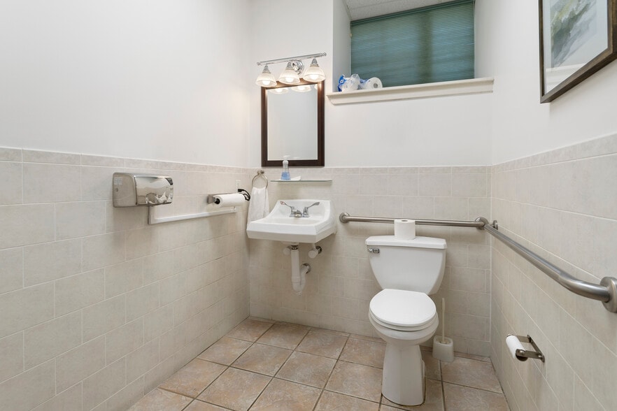 More Photos Of 101 N Providence Rd, Wallingford Office For Sale