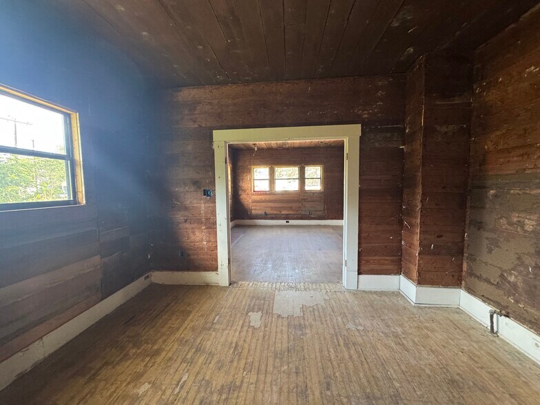 More Photos Of 4219 S Presa St, San Antonio General Retail For Sale