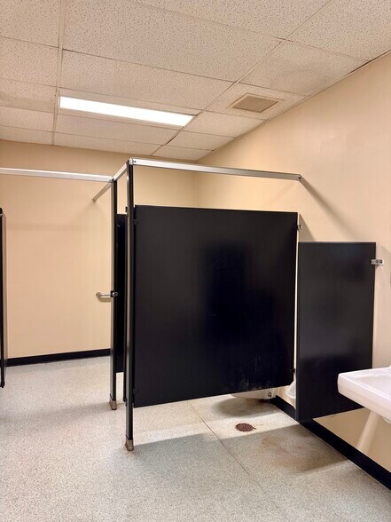 More Photos Of 208 S Johnson St, Macomb Schools For Sale