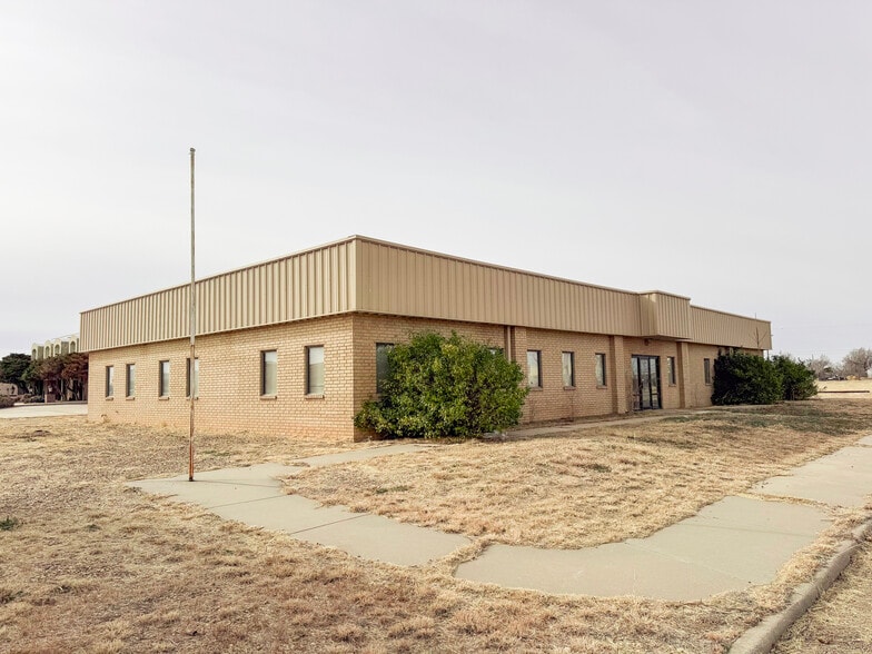 Primary Photo Of 1901 Carter St, Pampa Office For Sale