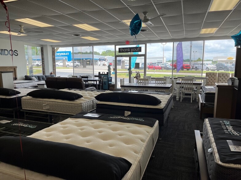 More Photos Of 2108 Browns Bridge Rd, Gainesville Freestanding For Lease