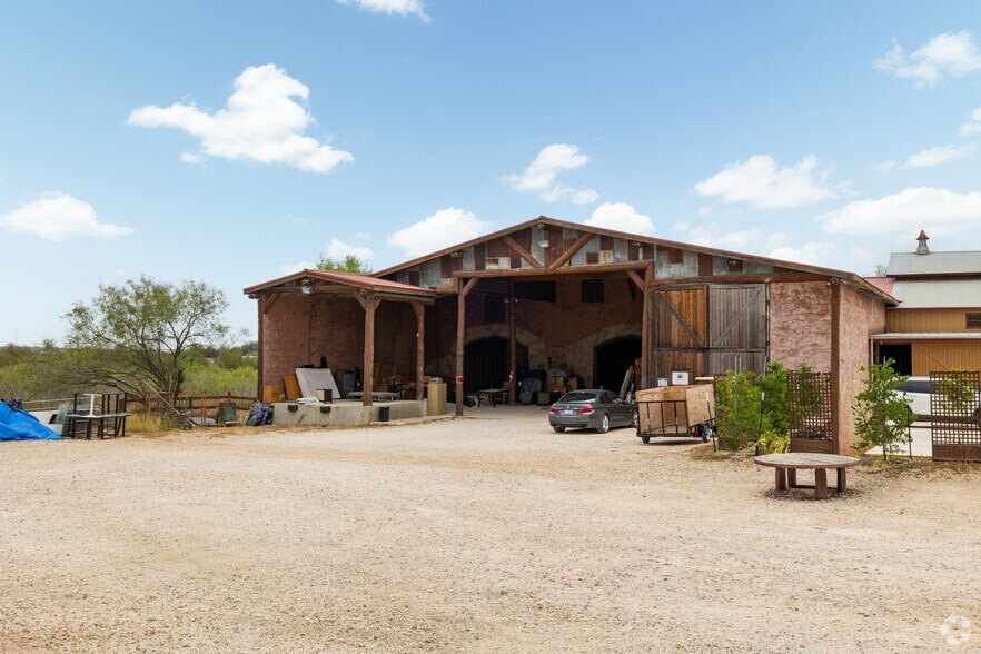 More Photos Of 11734 Schriber Rd, Buda Warehouse For Lease