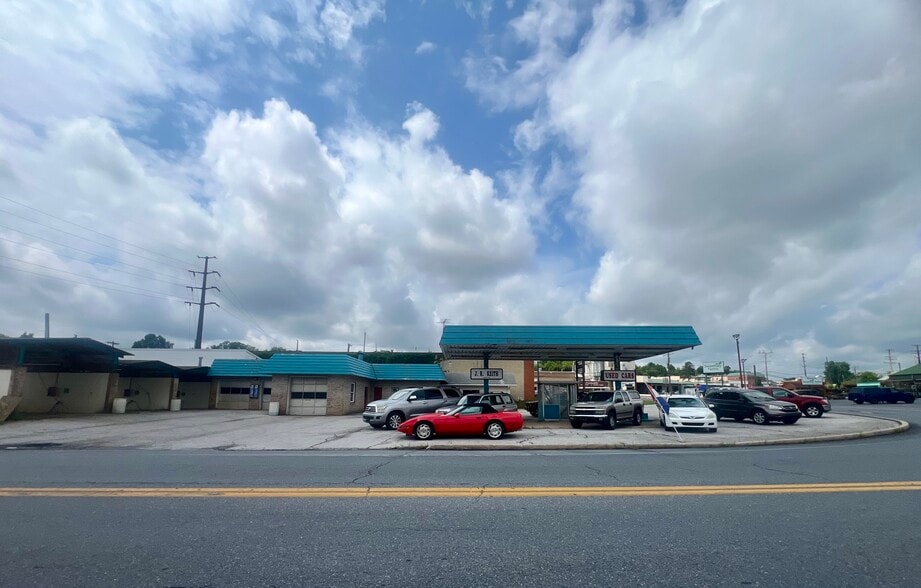 More Photos Of 125 John St, Westminster Auto Dealership For Sale