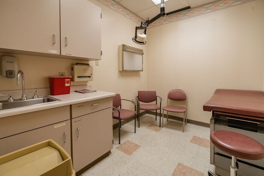 More Photos Of 6500 Preston Hwy, Louisville Medical For Lease