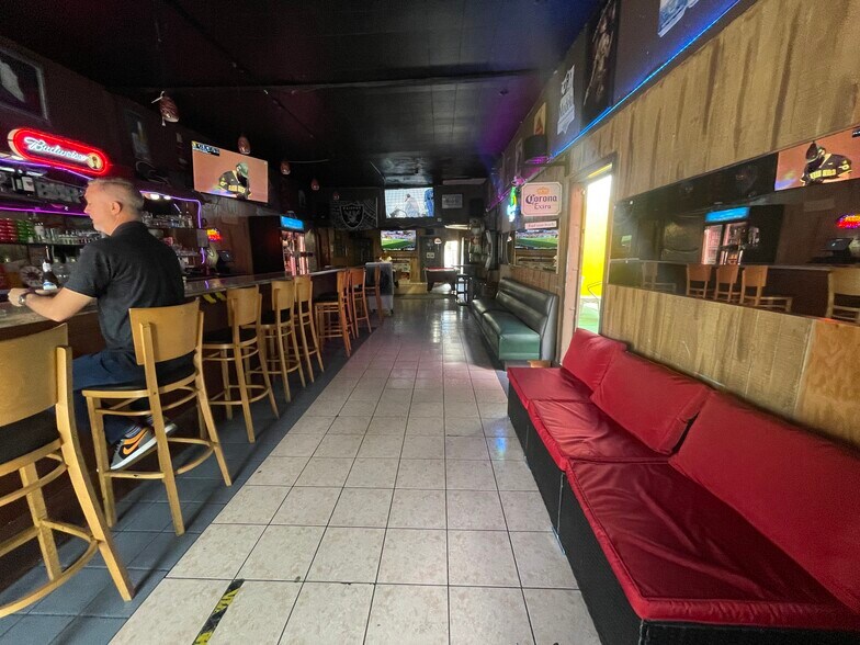 More Photos Of 8554 Washington Blvd, Culver City Bar For Sale