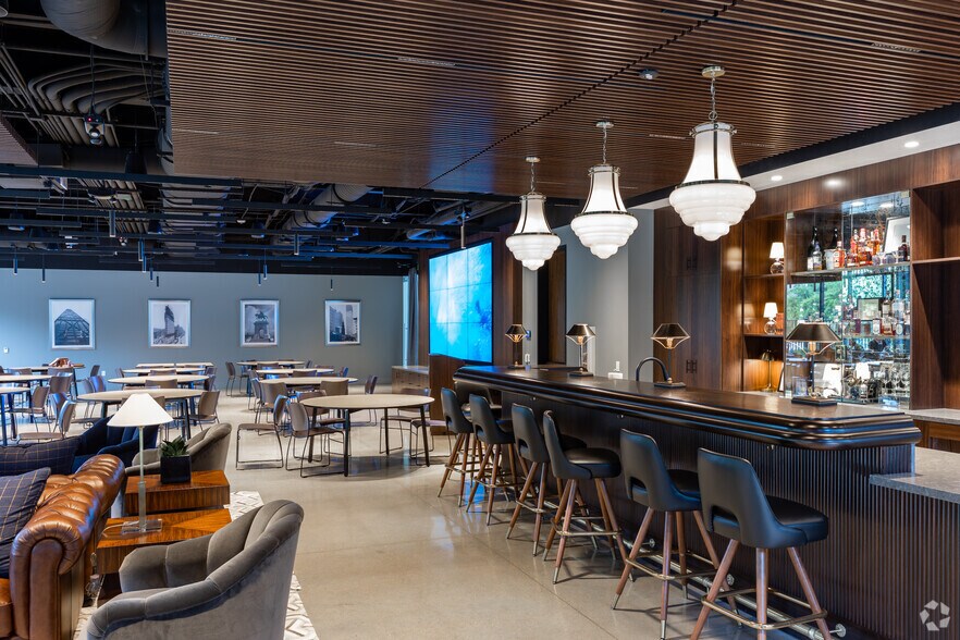 More Photos Of 190 TC Jester Blvd, Houston Office For Sale