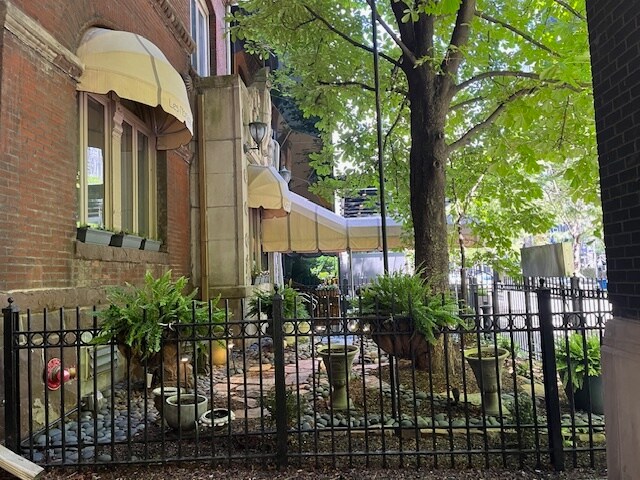 More Photos Of 222 E Ontario St, Chicago Restaurant For Sale