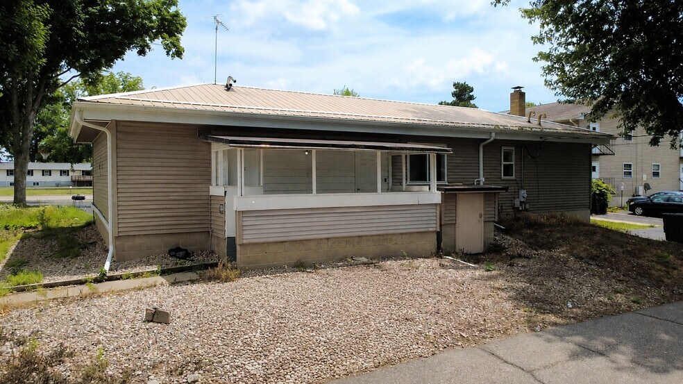 More Photos Of 511 Vine St, Wisconsin Dells Apartments For Sale