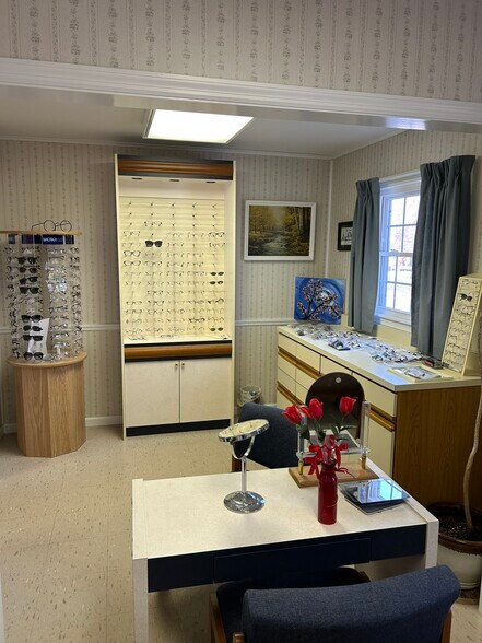 More Photos Of 15 Irving Ave, Granville Office For Sale