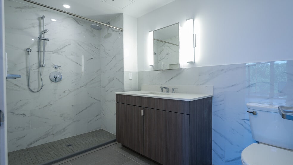 More Photos Of 523-531 Middle Neck Rd, Great Neck Apartments For Sale