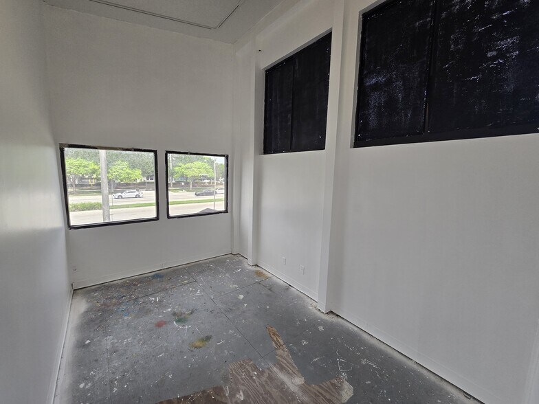 More Photos Of 5800-5820 N University Dr, Fort Lauderdale Storefront Retail Office For Lease