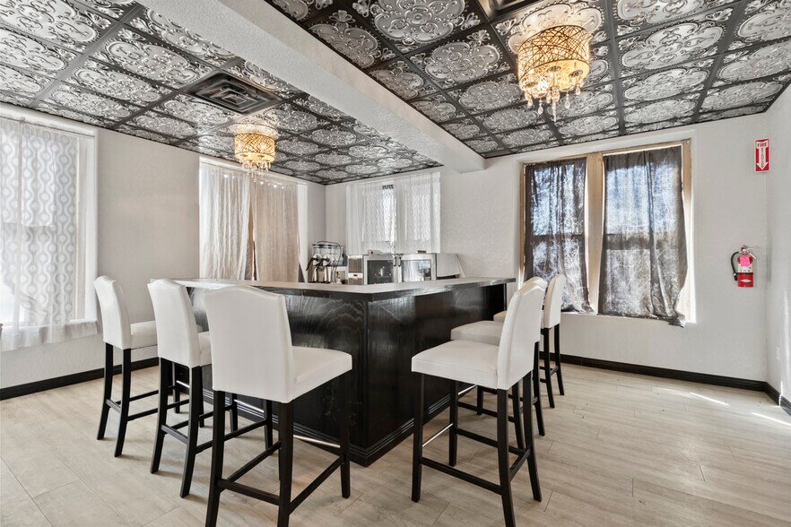 More Photos Of 603 N River St, Hot Springs Hotel For Sale