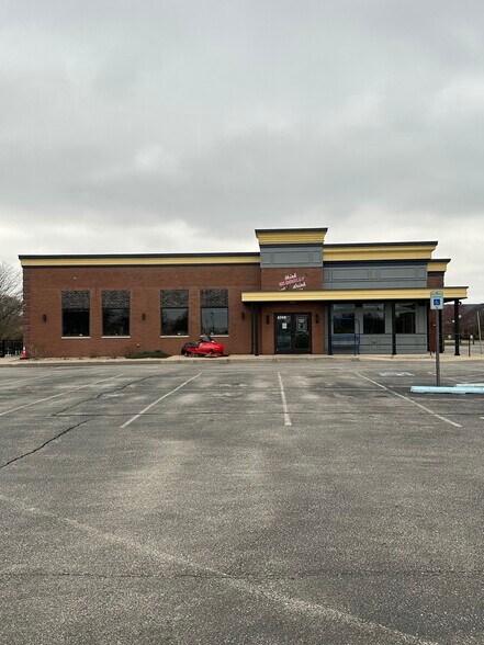 Primary Photo Of 4340 Main St, Mishawaka Restaurant For Sale